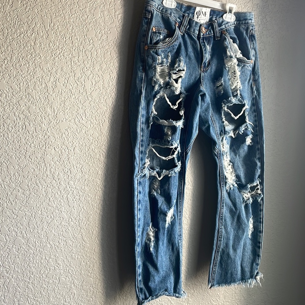 One tablespoon distressed style denim jeans.(24) - Picture 3 of 16